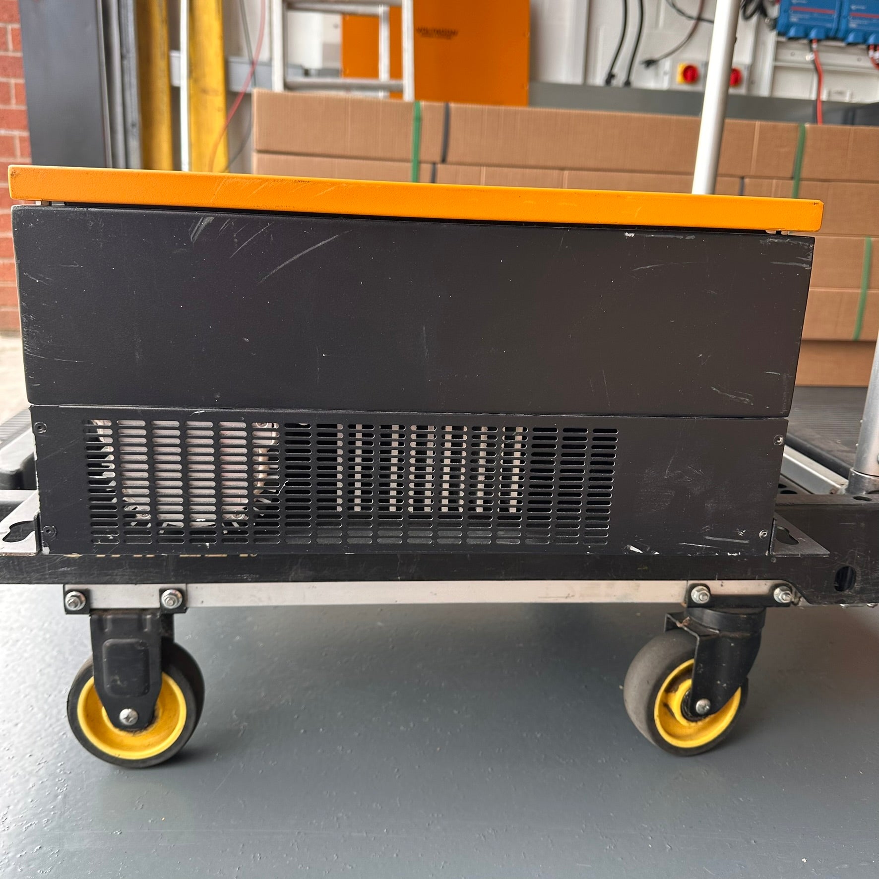 8kW Off Grid Solar Inverter Charger 48V IP65 Waterproof USED