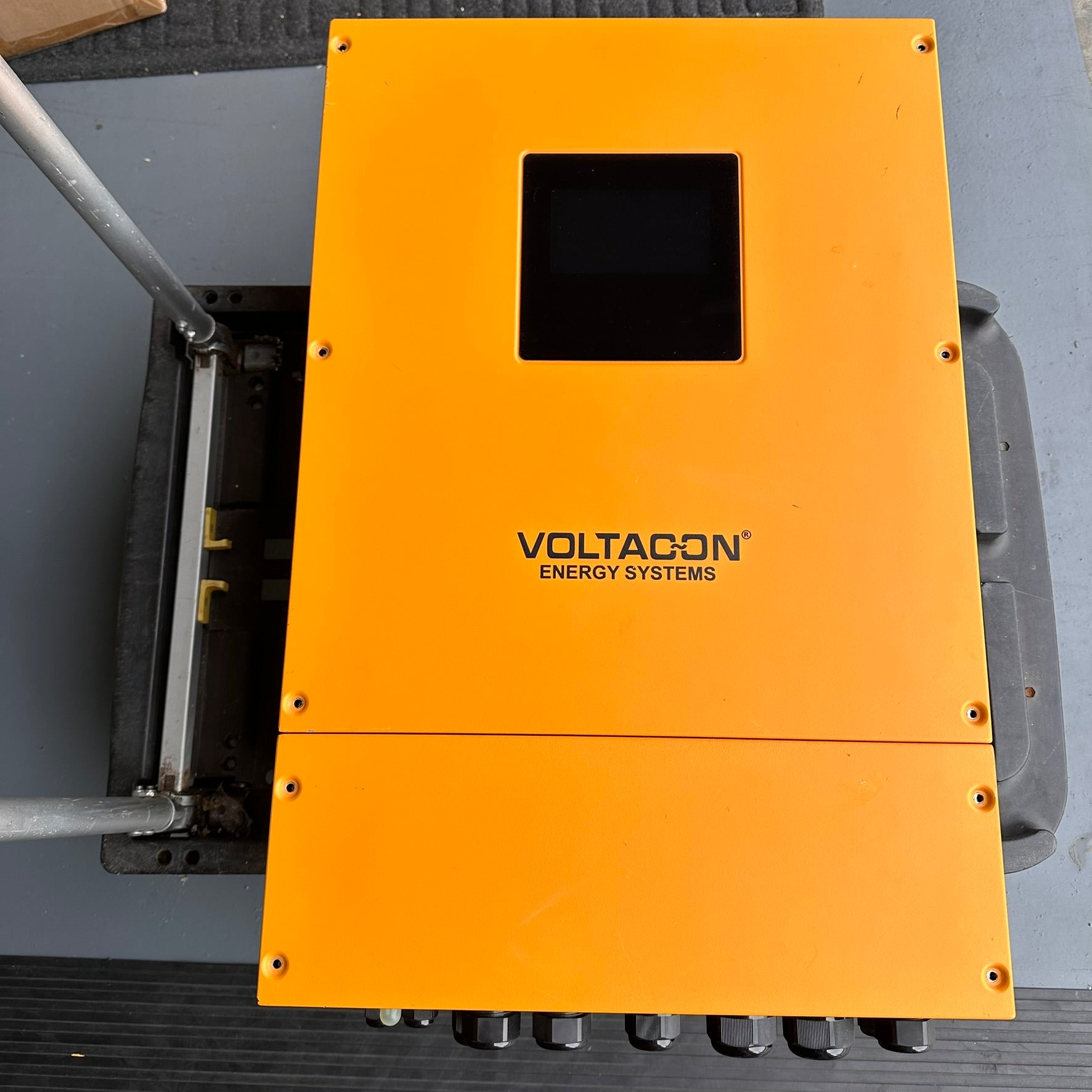 8kW Off Grid Solar Inverter Charger 48V IP65 Waterproof USED